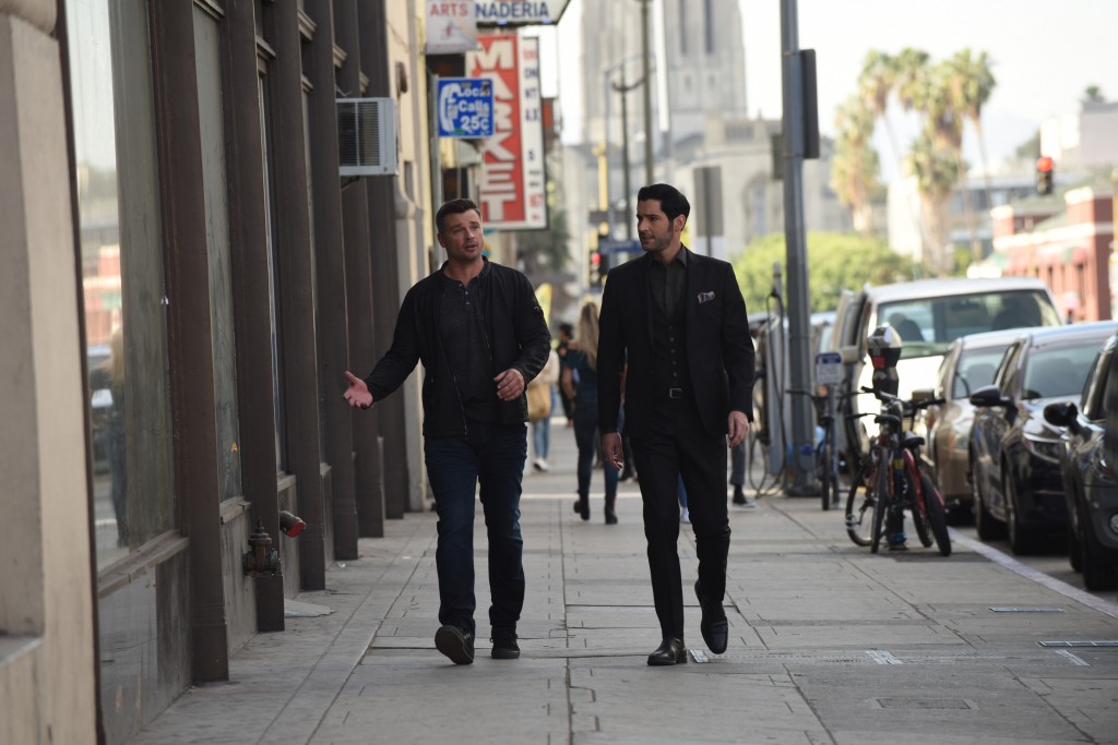 Cain / Marcus Pierce et Lucifer parlent dans la rue